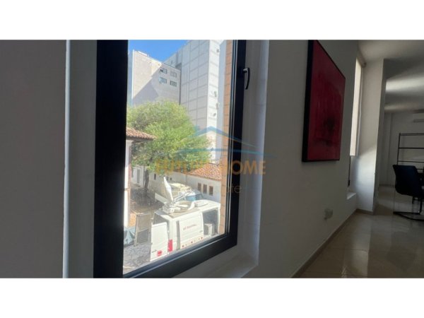 Tirane, jepet me qera ambjent biznesi Kati 1, 66 m² 1.000 € (Torre Drini Center,Tirane)
