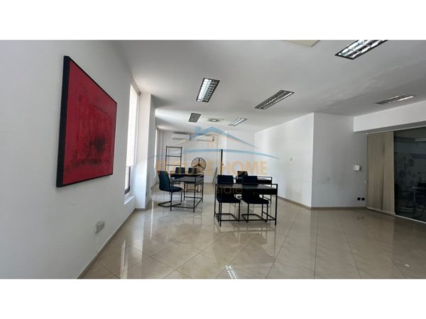 Tirane, jepet me qera ambjent biznesi Kati 1, 66 m² 1.000 € (Torre Drini Center,Tirane)