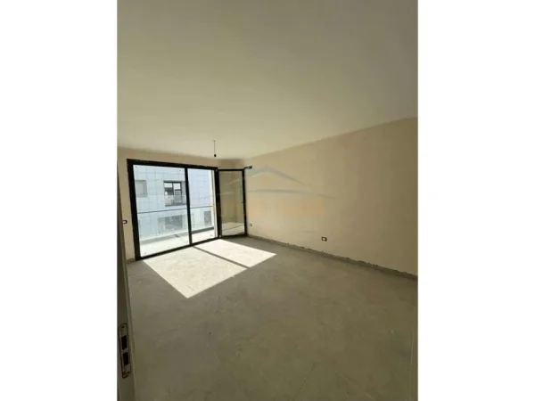 Tirane, shitet apartament 1+1+Ballkon Kati 3, 72 m² 210.000 € (Liqeni i Thate)