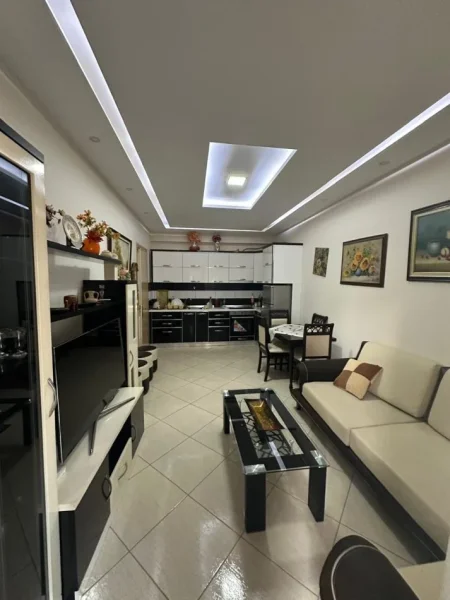 Tirane, jepet me qera apartament 1+1 Kati 6, 450 € (Rruga Tom Plezha)