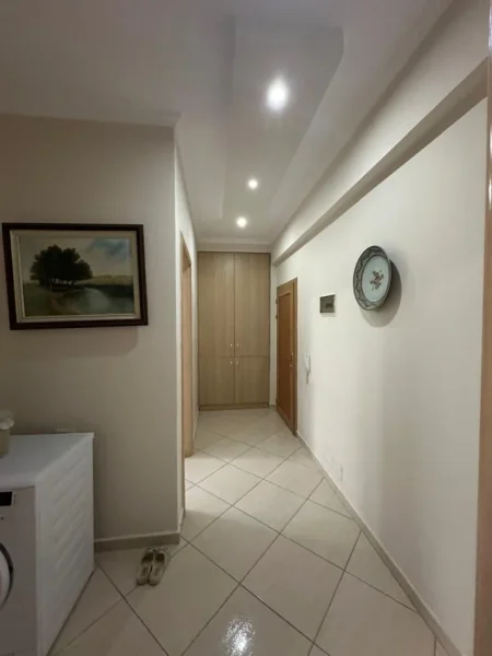 Tirane, jepet me qera apartament 1+1 Kati 6, 450 € (Rruga Tom Plezha)