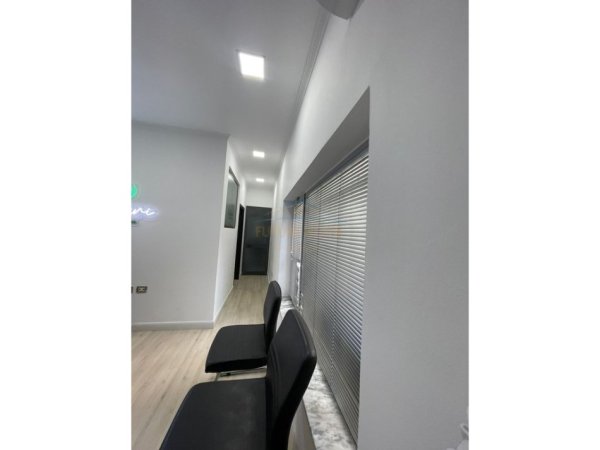 Tirane, shitet ambjent biznesi Kati 0, 33 m² 92.700 € (Selvia)