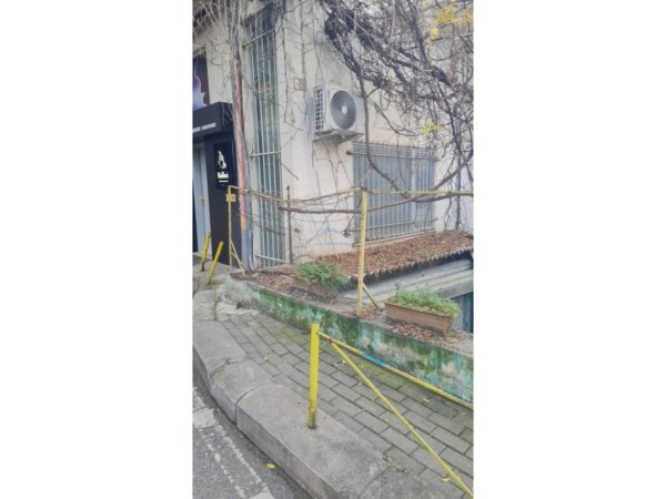 Tirane, shitet ambjent biznesi Kati 0, 33 m² 92.700 € (Selvia)