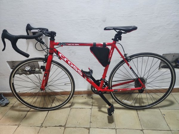 Tirane, shes biciklete Cross e kuqe 280 €