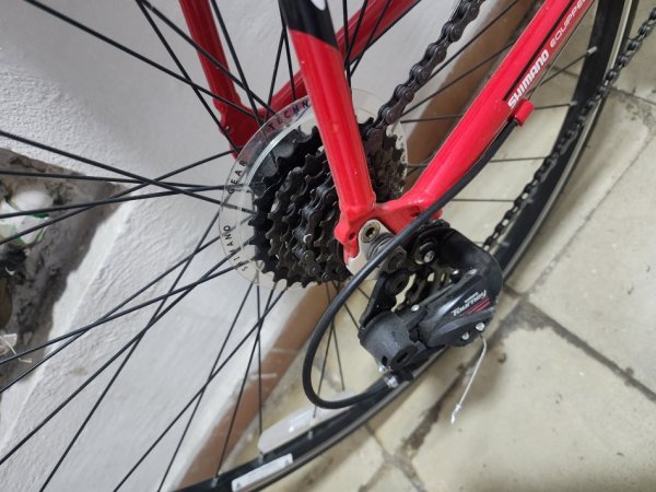 Tirane, shes biciklete Cross e kuqe 280 €