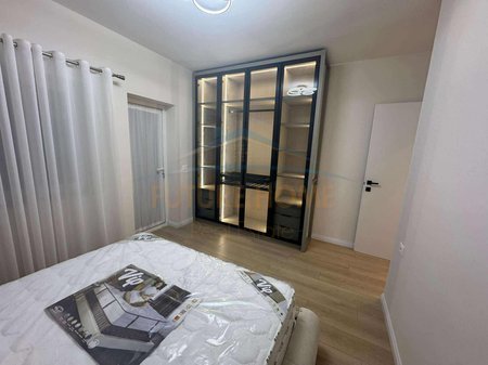 Tirane, shitet apartament 1+1+Ballkon Kati 1, 94 m² 250.000 € 