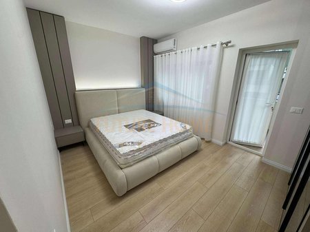 Tirane, shitet apartament 1+1+Ballkon Kati 1, 94 m² 250.000 € 