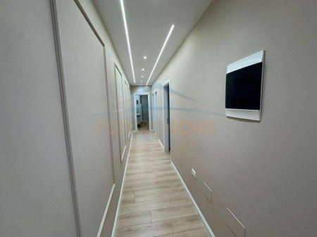 Tirane, shitet apartament 1+1+Ballkon Kati 1, 94 m² 250.000 € 