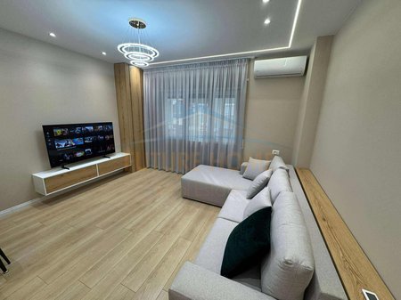 Tirane, shitet apartament 1+1+Ballkon Kati 1, 94 m² 250.000 € 
