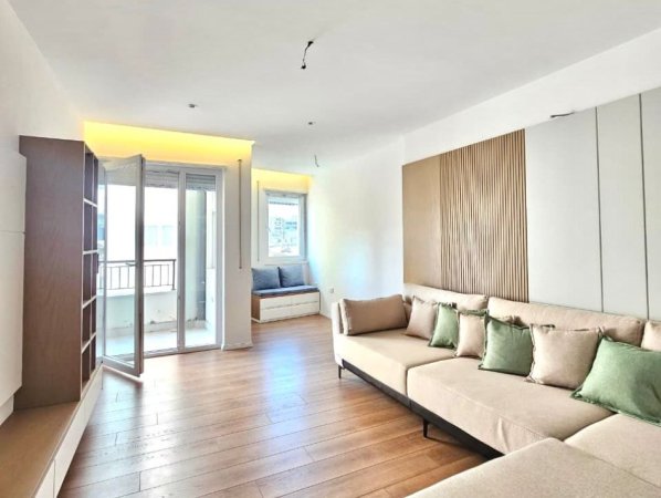 APARTAMENT 2+1+PARKIM  ME QIRA 1.300 € (KAFE FLORA)