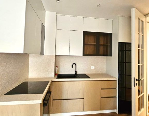 APARTAMENT 2+1+PARKIM  ME QIRA 1.300 € (KAFE FLORA)