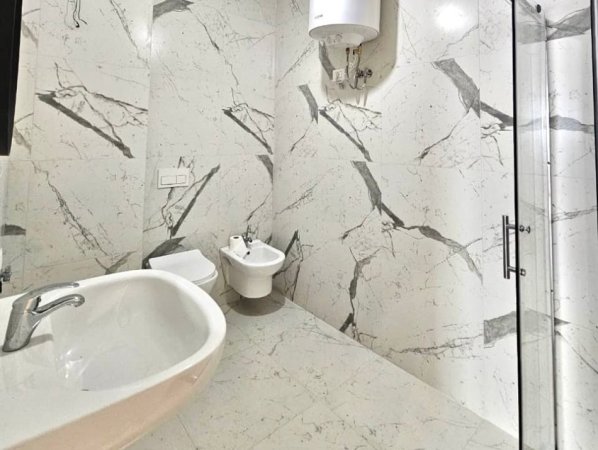 APARTAMENT 2+1+PARKIM  ME QIRA 1.300 € (KAFE FLORA)