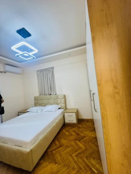 Tirane, jepet me qera apartament 1+1 Kati 3, 70 m² 600 € 