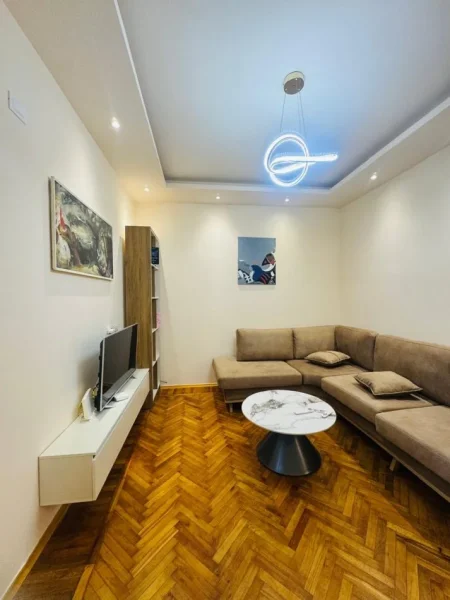 Tirane, jepet me qera apartament 1+1 Kati 3, 70 m² 600 € 