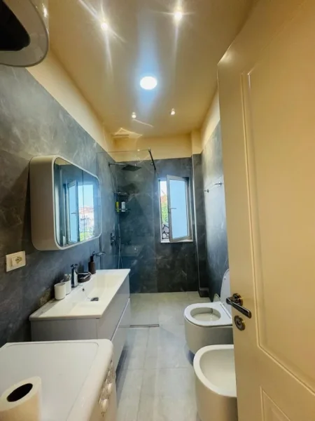 Tirane, jepet me qera apartament 1+1 Kati 3, 70 m² 600 € 