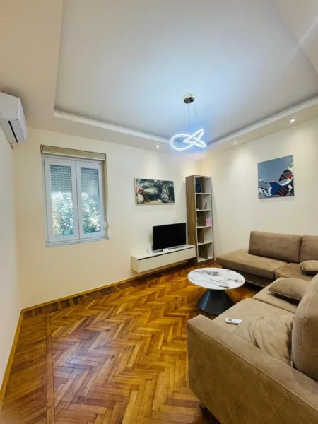 Tirane, jepet me qera apartament 1+1 Kati 3, 70 m² 600 € 