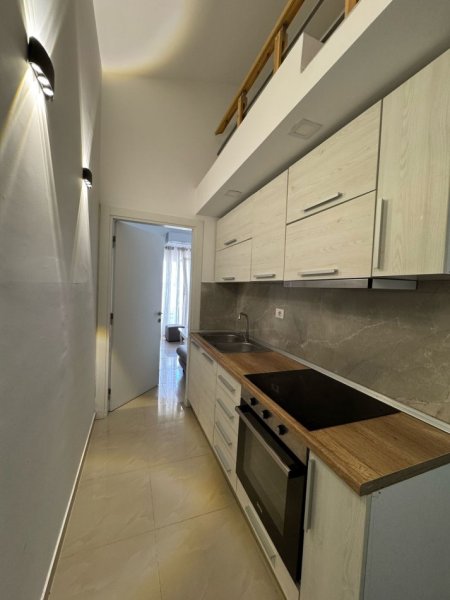 Tirane, jepet me qera apartament duplex 2+1 Kati 6, 80 m² 550 € 