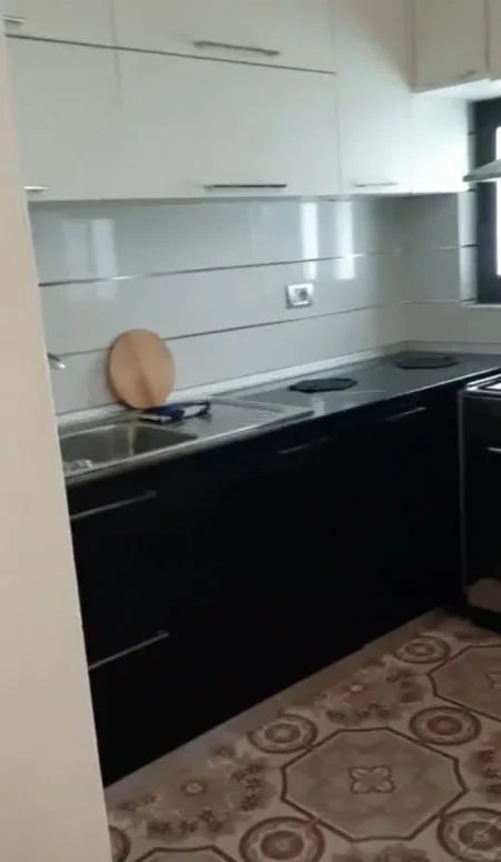 Tirane, jepet me qera apartament 2+1 Kati 2, 80 m² 400 € 