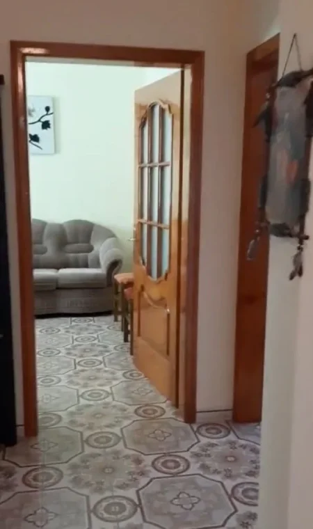 Tirane, jepet me qera apartament 2+1 Kati 2, 80 m² 400 € 