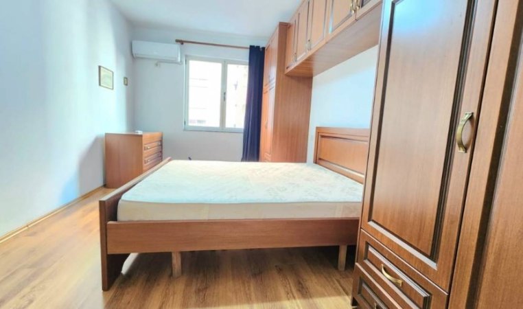 Tirane, jepet me qera apartament 2+1+Ballkon Kati 4, 85 m² 500 € 