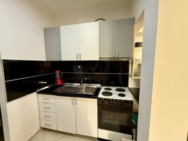 Tirane, jepet me qera garsonier 1+1 Kati 4, 40 m² 500 € 
