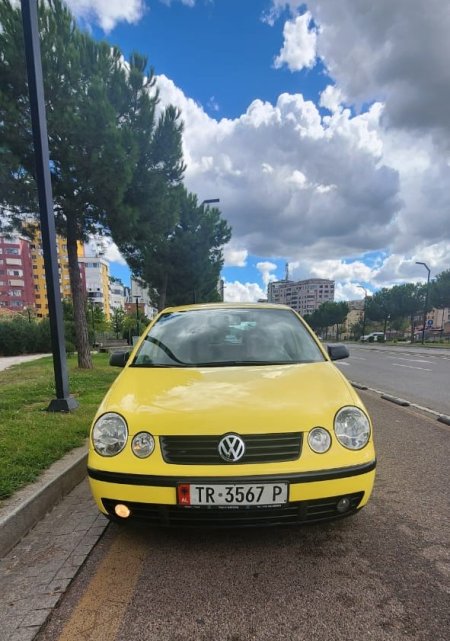 Tirane, shes makine Wolkswagen, Polo Nafte, e verdhë manuale Kondicioner 74.000 km 2.900 €