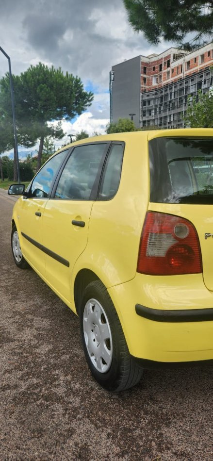 Tirane, shes makine Wolkswagen, Polo Nafte, e verdhë manuale Kondicioner 74.000 km 2.900 €