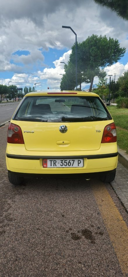 Tirane, shes makine Wolkswagen, Polo Nafte, e verdhë manuale Kondicioner 74.000 km 2.900 €