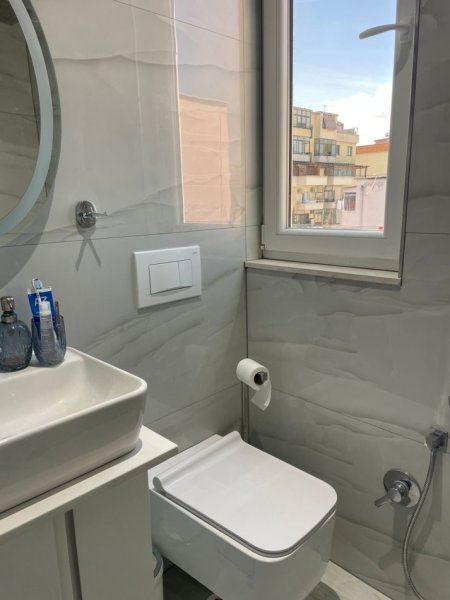 Tirane, jepet me qera apartament 1+1 Kati 5, 50 m² 
