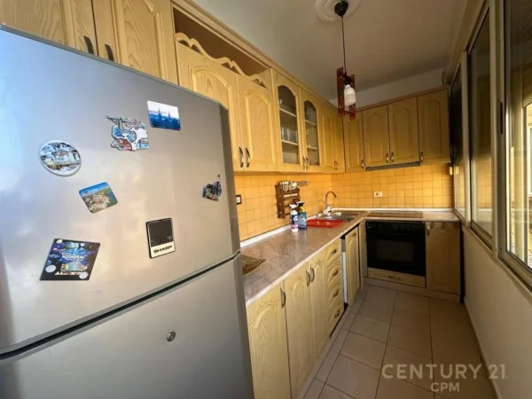 Tirane, jepet me qera apartament 2+1 Kati 5, 93 m² 700 € (Rruga Gjike Kuqali Tirana Albania)
