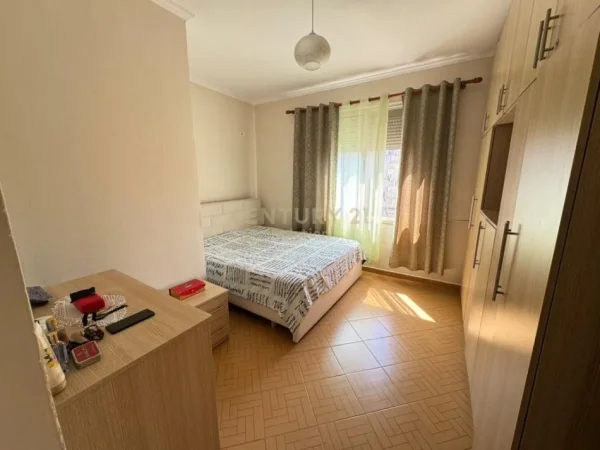 Tirane, jepet me qera apartament 2+1 Kati 4, 90 m² 450 € (ASTIR)