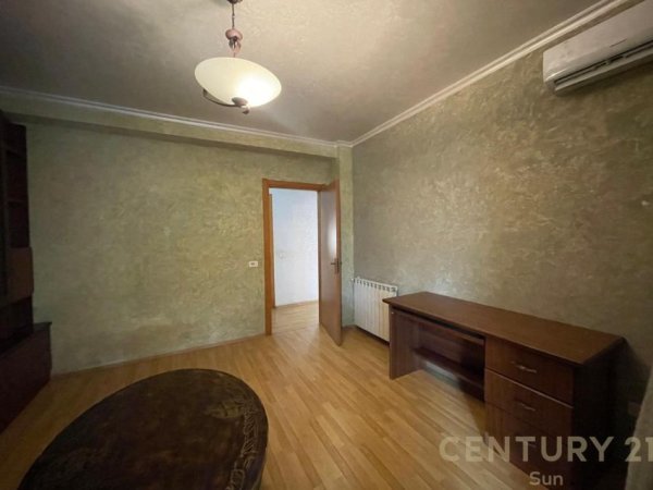 Tirane, jepet me qera apartament 3+1+Aneks+Ballkon Kati 3, 150 m² 1.500 € (Zogu i Zi)