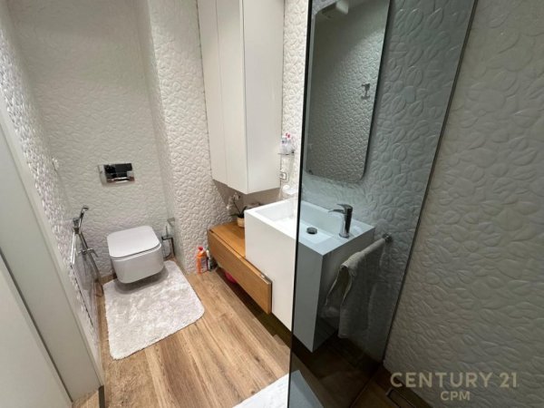 Tirane, jepet me qera apartament 2+1+Aneks+Ballkon Kati 4, 100 m² 1.600 € (Myslym Shyri)