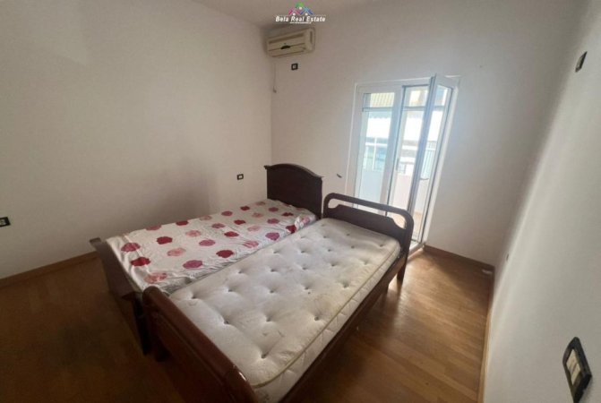 Tirane, jepet me qera Vile 2+1 Kati 3, 130 m² 500 € (prane Postes Shqipetare)