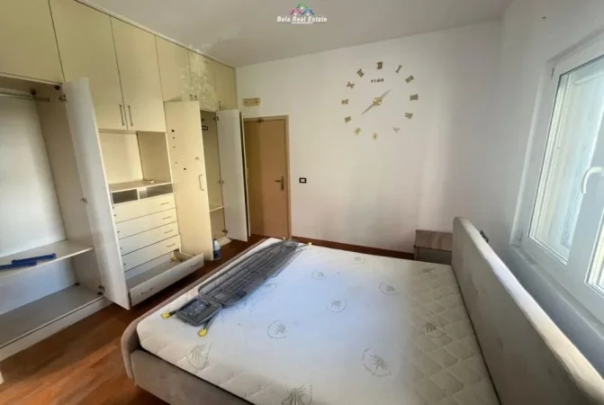 Tirane, jepet me qera Vile 2+1 Kati 3, 130 m² 500 € (prane Postes Shqipetare)