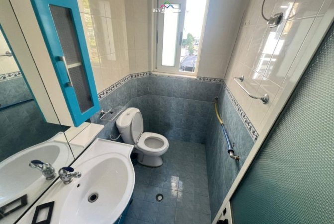 Tirane, jepet me qera Vile 2+1 Kati 3, 130 m² 500 € (prane Postes Shqipetare)