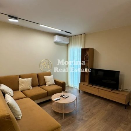 Tirane, jepet me qera apartament 2+1+Ballkon Kati 4, 105 m² 900 € (Kristal Center)