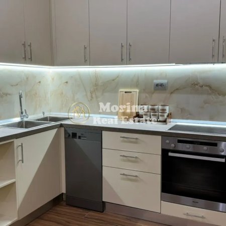 Tirane, jepet me qera apartament 2+1+Ballkon Kati 4, 105 m² 900 € (Kristal Center)