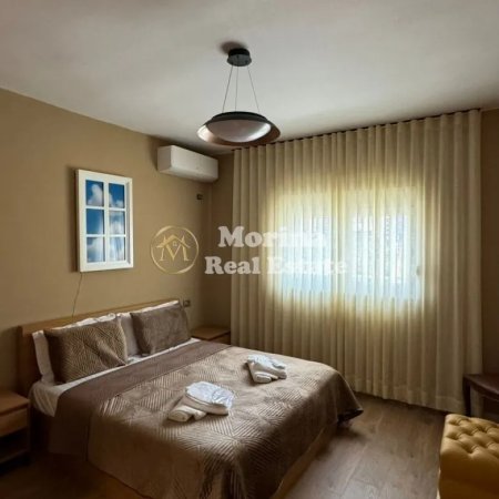 Tirane, jepet me qera apartament 2+1+Ballkon Kati 4, 105 m² 900 € (Kristal Center)