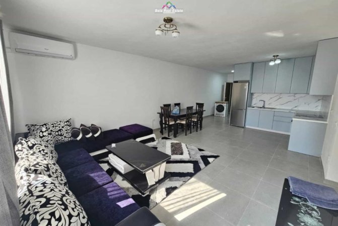 Tirane, jepet me qera apartament 2+1 Kati 7, 95 m² 650 € (Famed Lounge)
