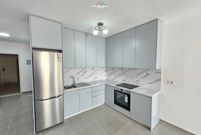 Tirane, jepet me qera apartament 2+1 Kati 7, 95 m² 650 € (Famed Lounge)