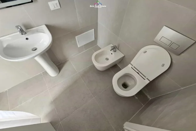 Tirane, jepet me qera apartament 2+1 Kati 7, 95 m² 650 € (Famed Lounge)