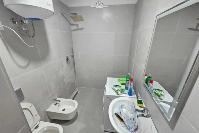 Tirane, jepet me qera apartament 2+1 Kati 7, 95 m² 650 € (Famed Lounge)