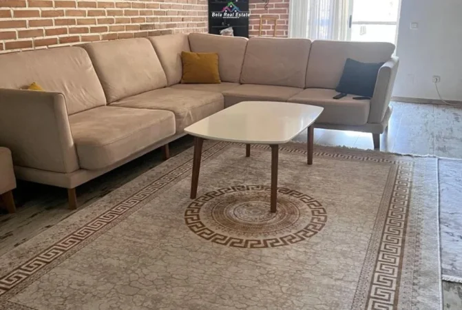 Tirane, jepet me qera apartament 2+1 Kati 8, 100 m² 660 € (prane Gjerman Computers)