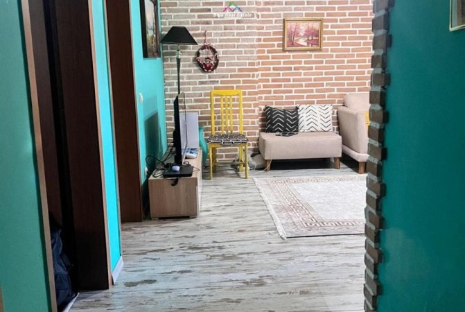 Tirane, jepet me qera apartament 2+1 Kati 8, 100 m² 660 € (prane Gjerman Computers)