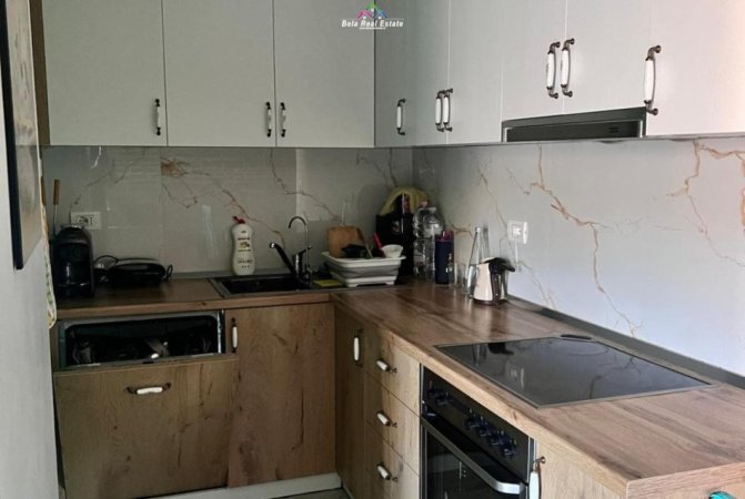 Tirane, jepet me qera apartament 2+1 Kati 8, 100 m² 660 € (prane Gjerman Computers)