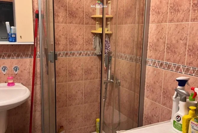 Tirane, jepet me qera apartament 2+1 Kati 8, 100 m² 660 € (prane Gjerman Computers)