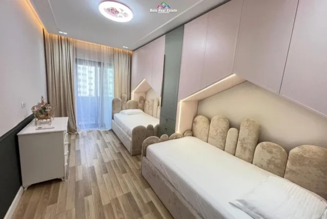 Tirane, jepet me qera apartament 2+1 Kati 7, 117 m² 1.000 € (Oasis Residence)