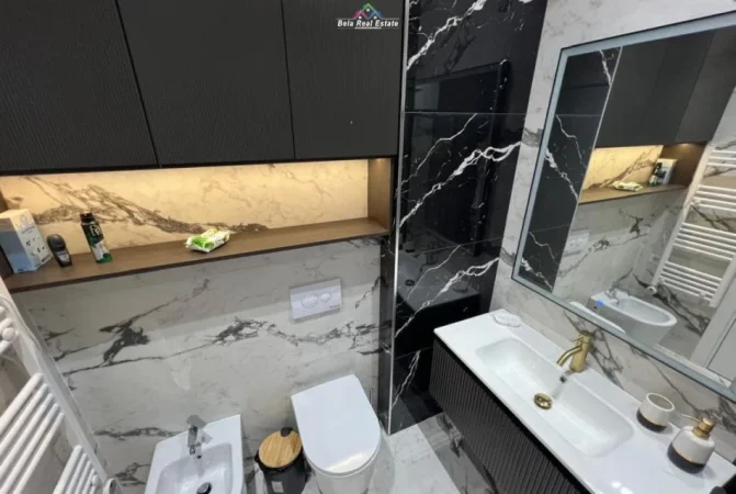 Tirane, jepet me qera apartament 2+1 Kati 7, 117 m² 1.000 € (Oasis Residence)