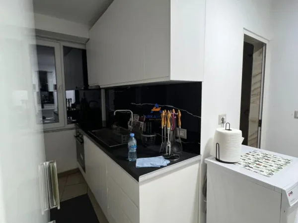 Tirane, jepet me qera apartament 2+1 , 75 m² 700 € (PRANE KOMETËS, MIDIS KOMUNES SE PARISIT DHE RRUGES SE KOSOVARËVE)